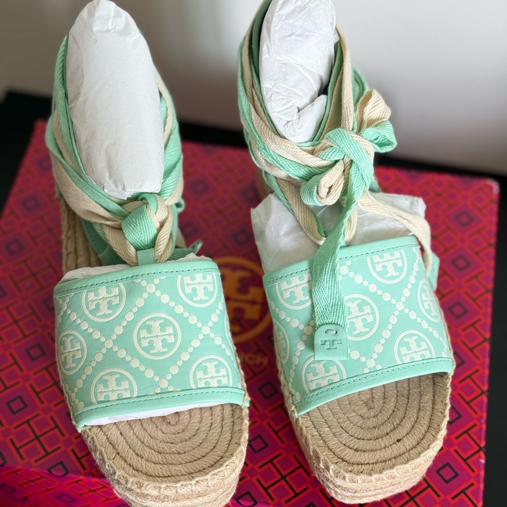 BRAND NEW  Tory Burch Wedge heel